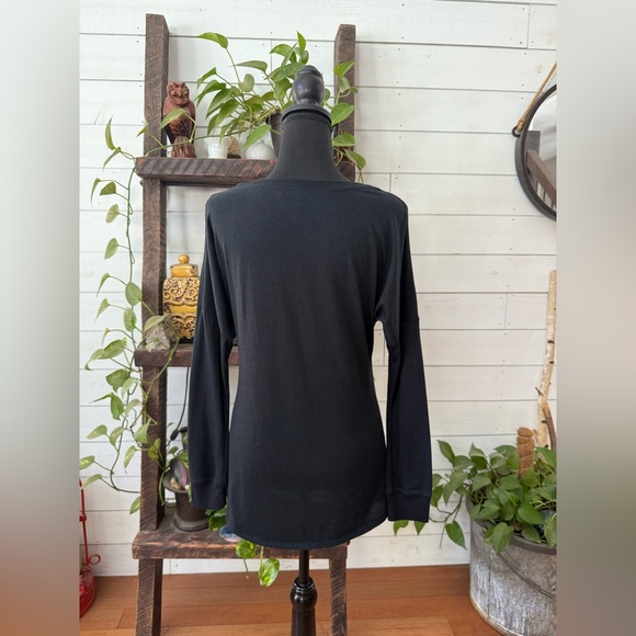 Nike Black Long Sleeve Top with White Logo - Picture 12 of 17